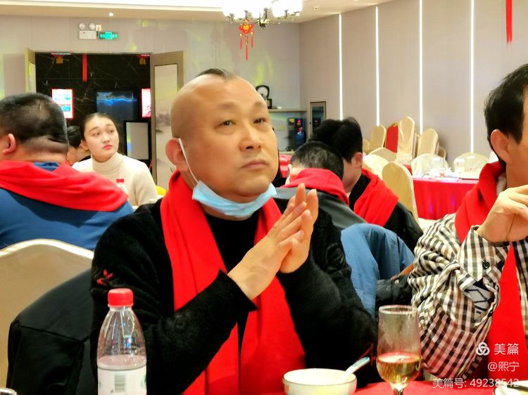 观众席认真聆听,.jpg