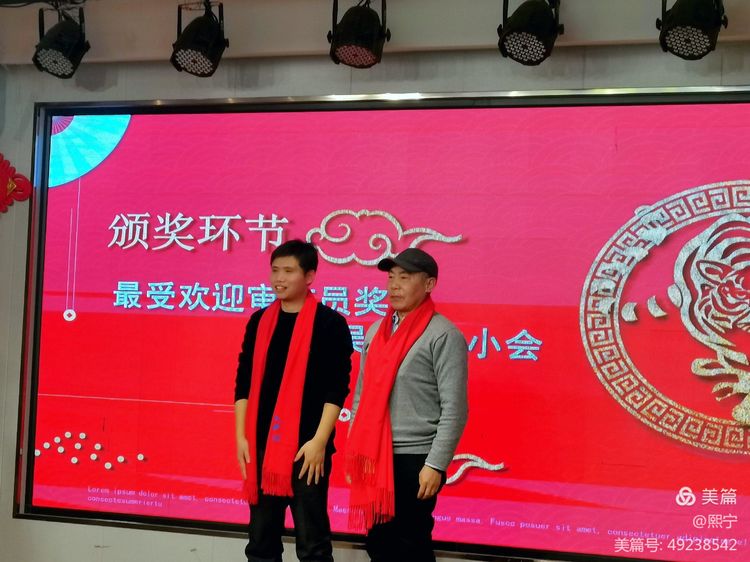 颁奖嘉宾和受表彰人员台前留影2.jpg