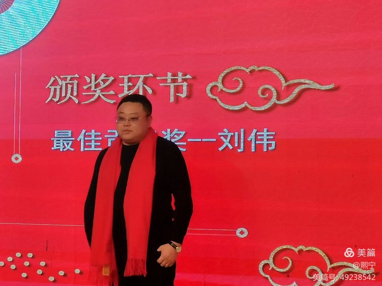 颁奖嘉宾和受表彰人员台前留影3.jpg